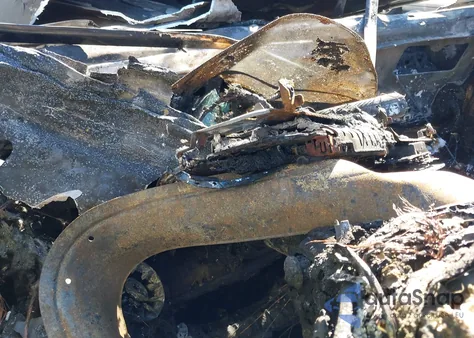 2018 Mercedes-Benz E 300 z USA, uszkodzony, nr VIN WDDZF4JB5JA383061